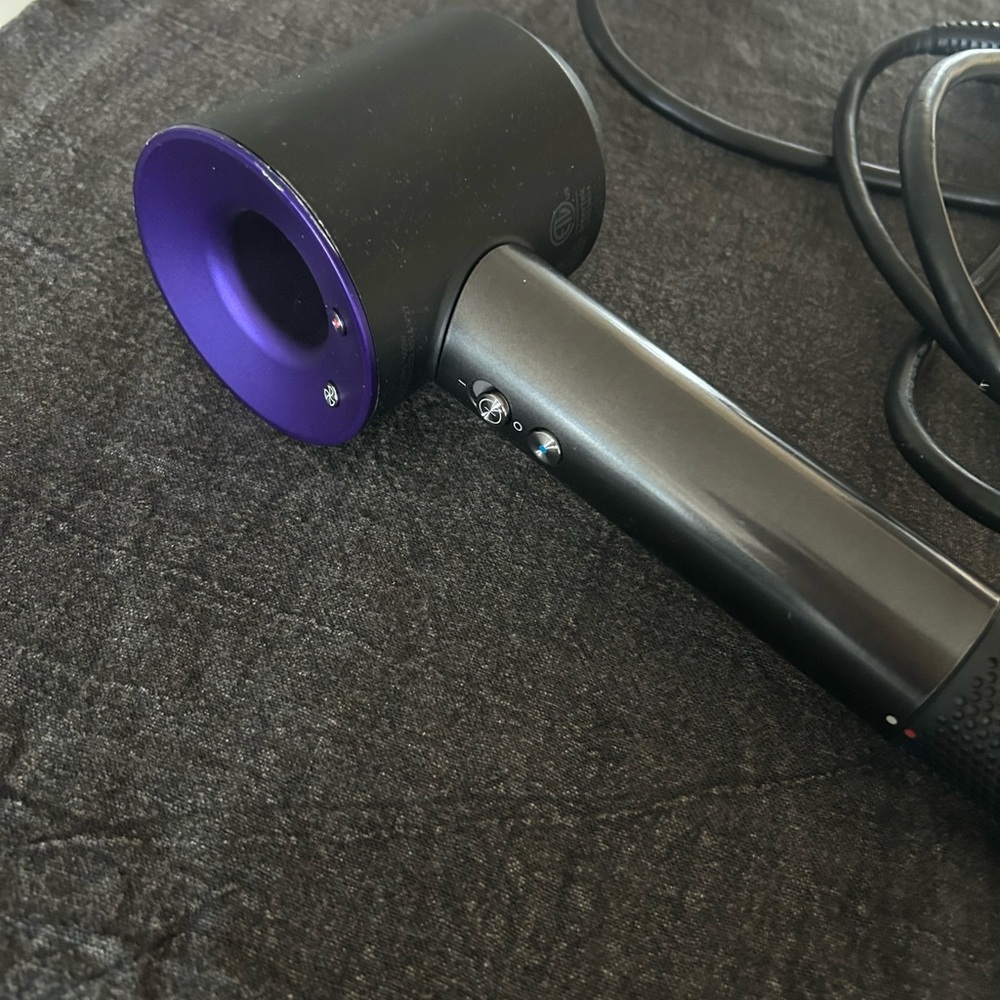 COPY - Dyson hair dryer with attachments